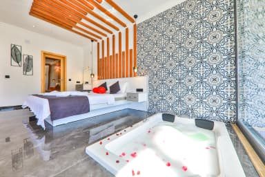 Villa Therapy Korunaklı Havuz 60