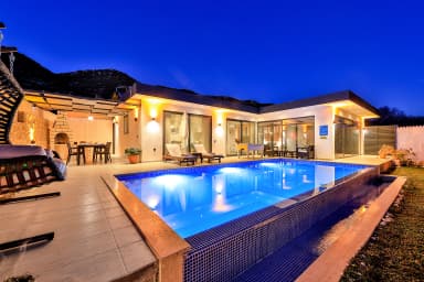 Villa Therapy Korunaklı Havuz 38