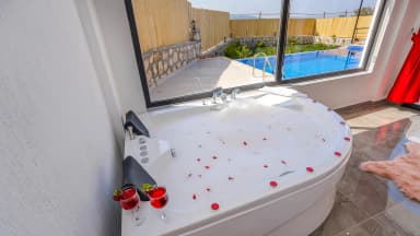 Villa Batu Korunaklı Havuz 77