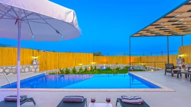 Villa Batu Korunaklı Havuz 83