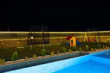 Villa White House Korunaklı Havuz 50