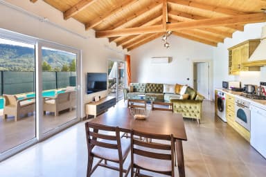 Villa Tawny Korunaklı Havuz 50