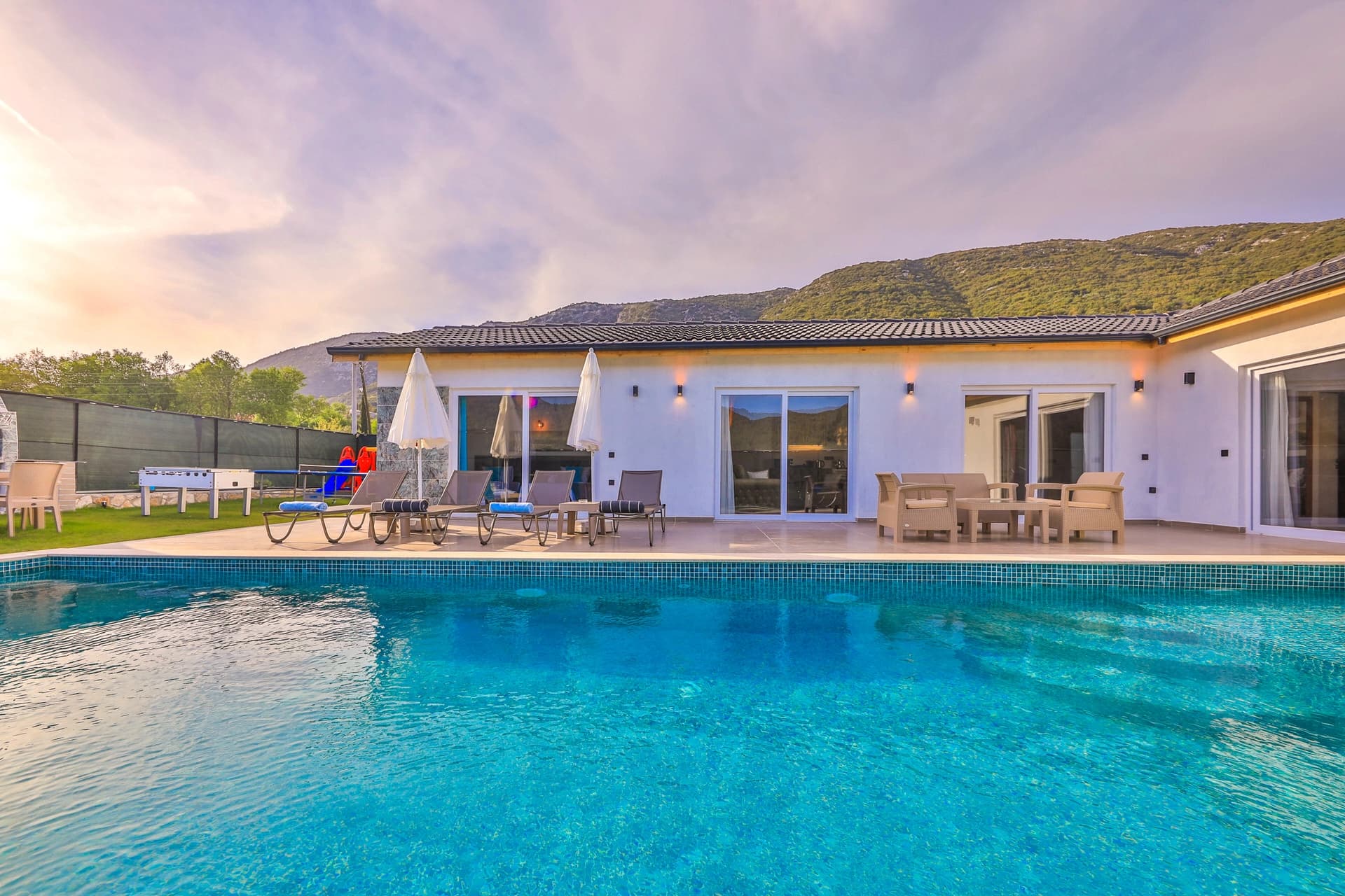 Villa Tawny Korunaklı Havuz 28