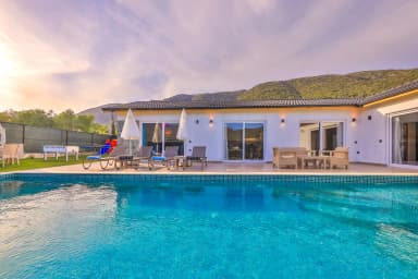 Villa Tawny Korunaklı Havuz 28