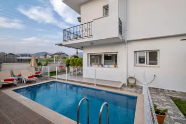 Villa Sarmaşık Korunaklı Havuz 11