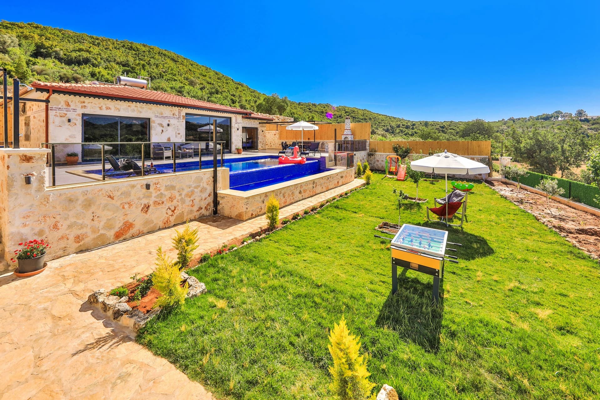 Villa Isında Konağı Korunaklı Havuz 64