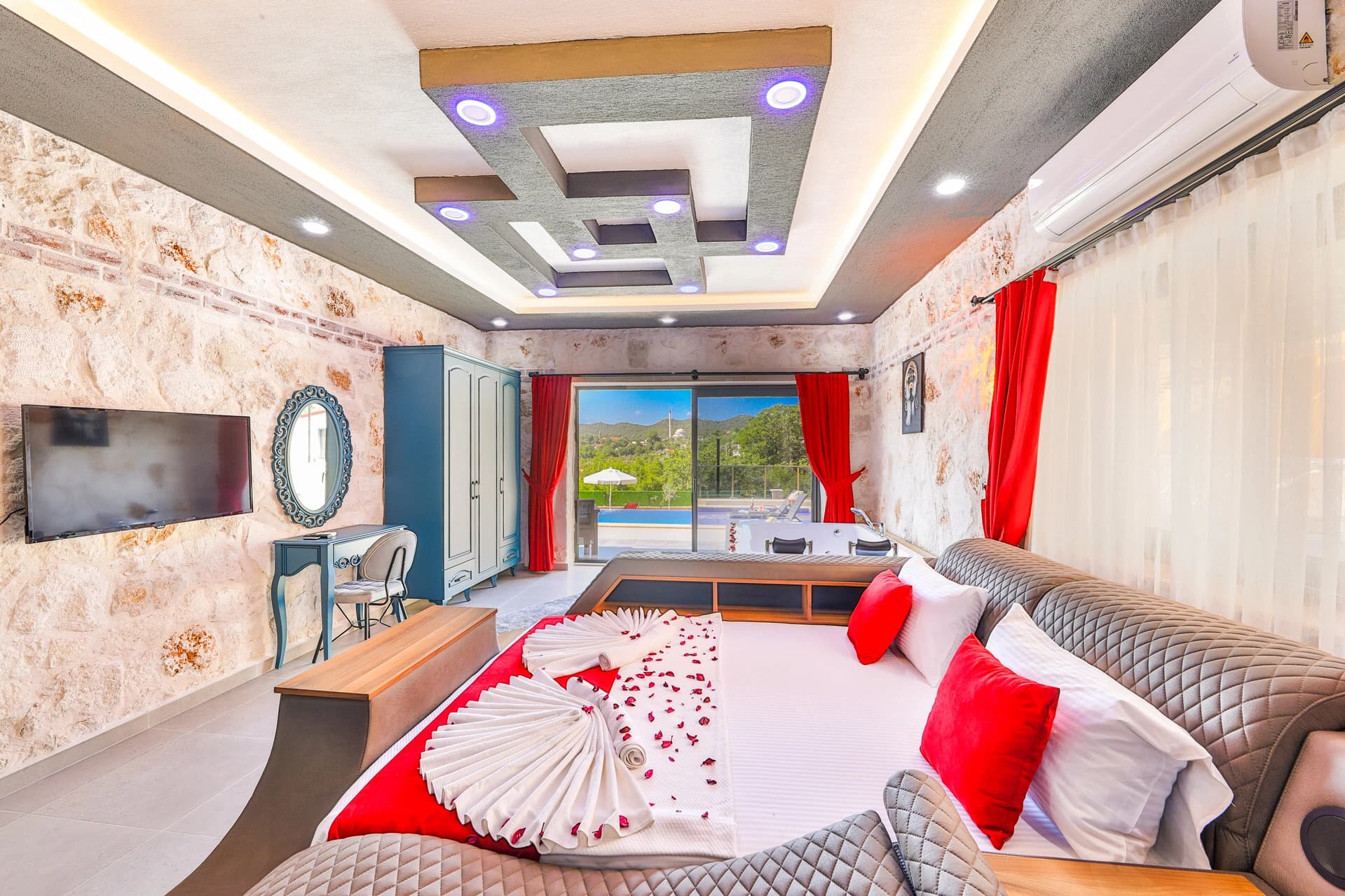 Villa Isında Konağı Korunaklı Havuz 80