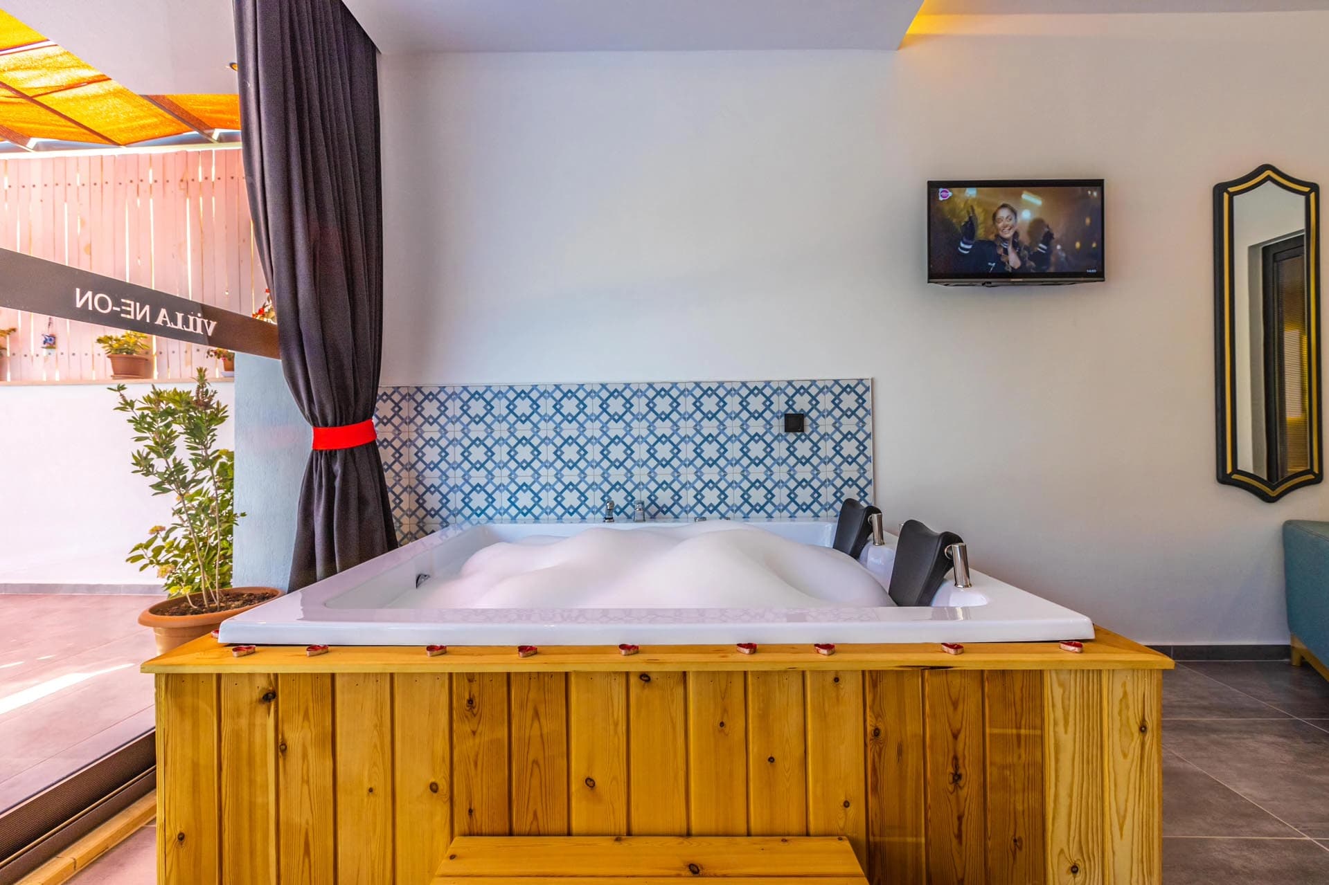 Villa Neon Korunaklı Havuz 45