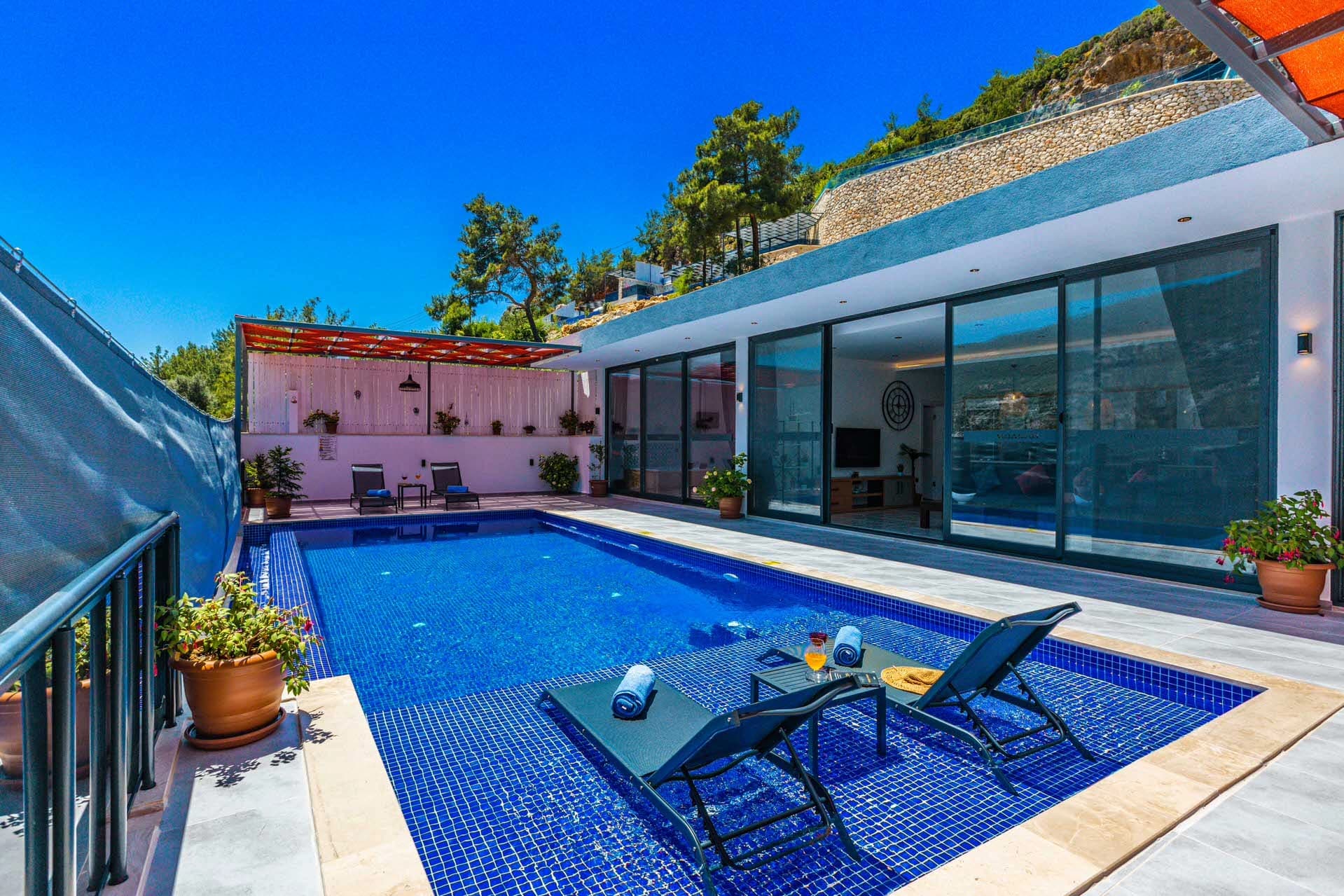 Villa Neon Korunaklı Havuz 55