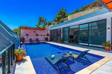 Villa Neon Korunaklı Havuz 55