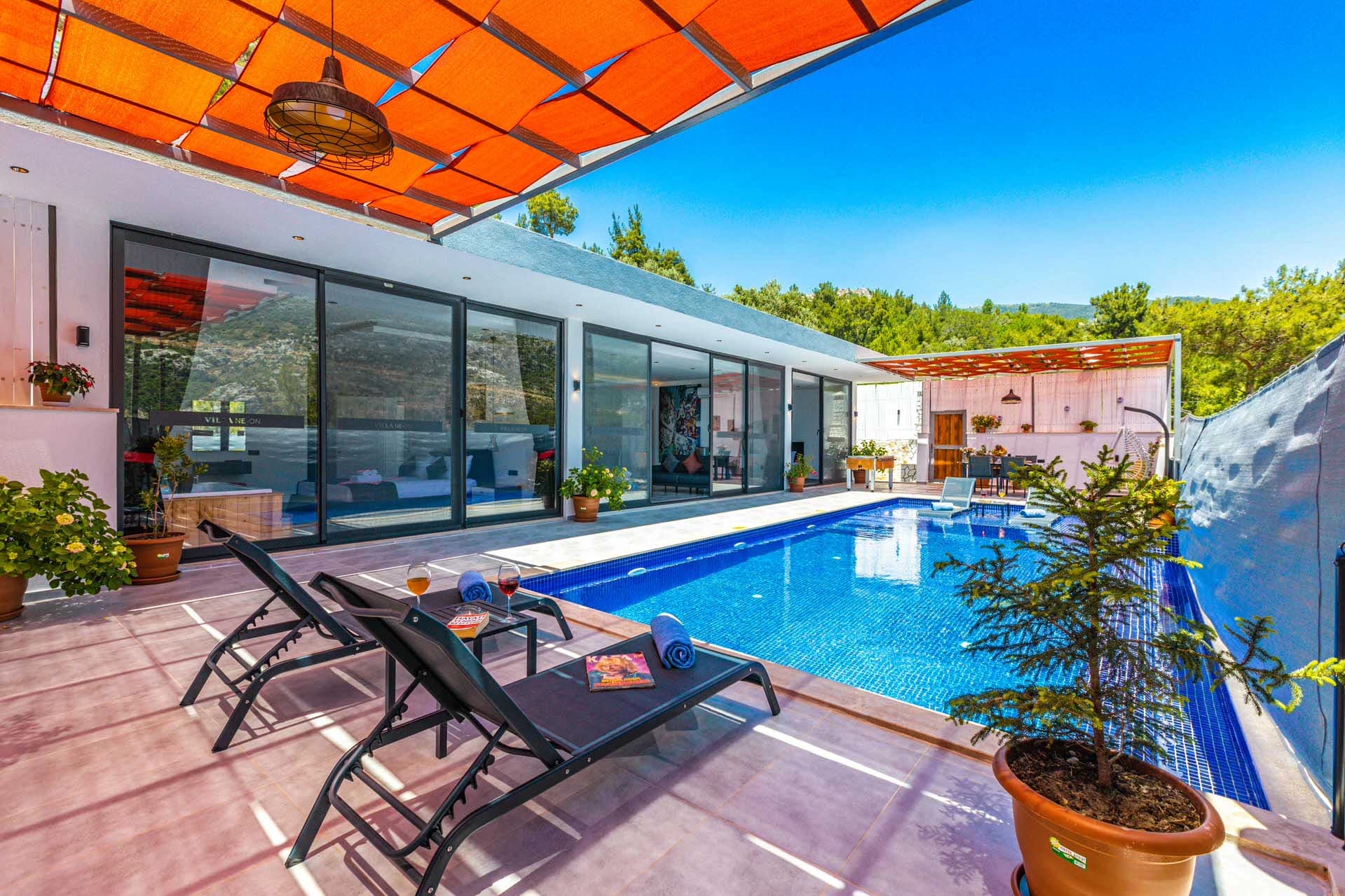 Villa Neon Korunaklı Havuz 27