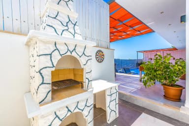 Villa Neon Korunaklı Havuz 49