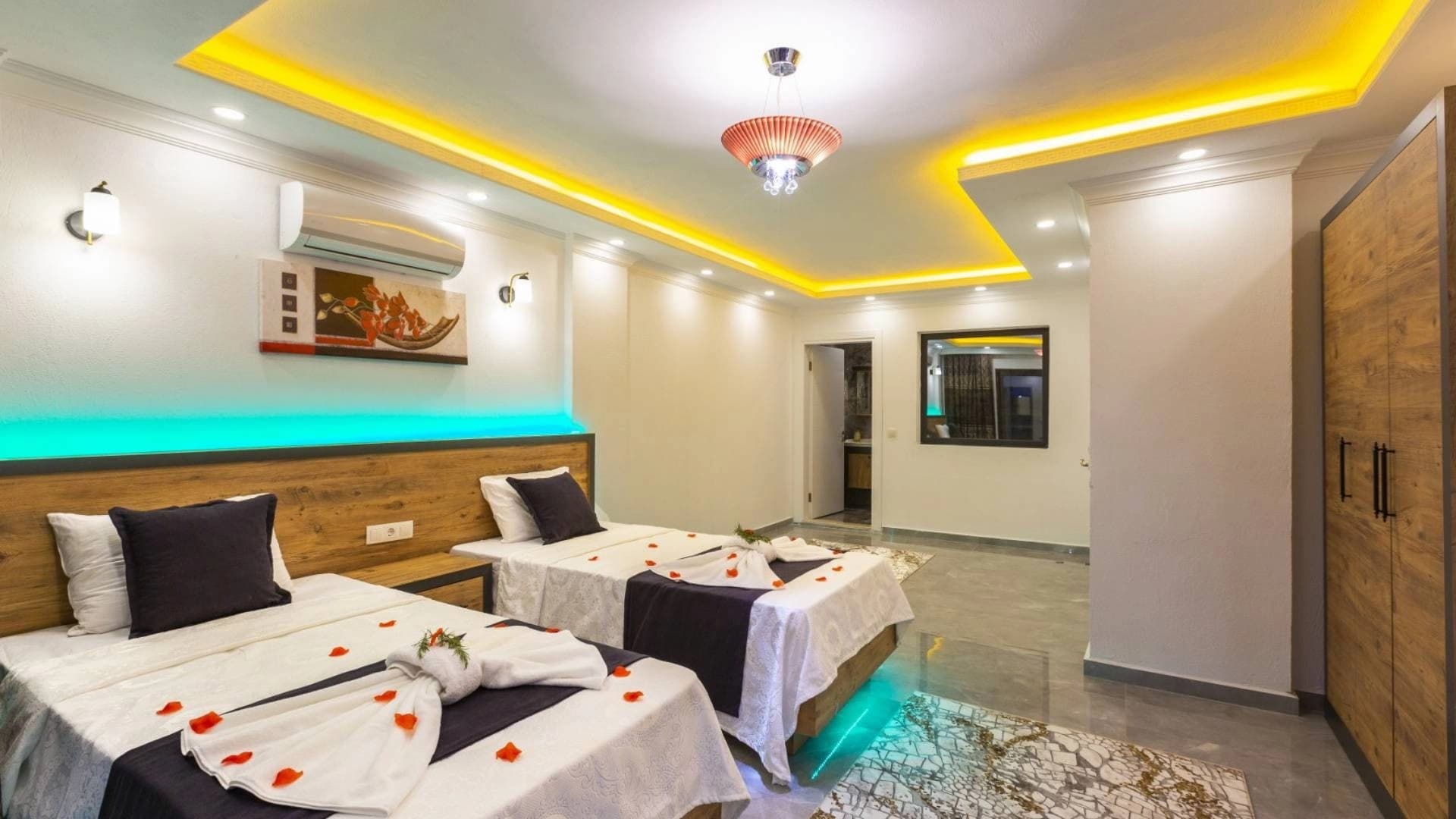 Villa Night Korunaklı Havuz 44