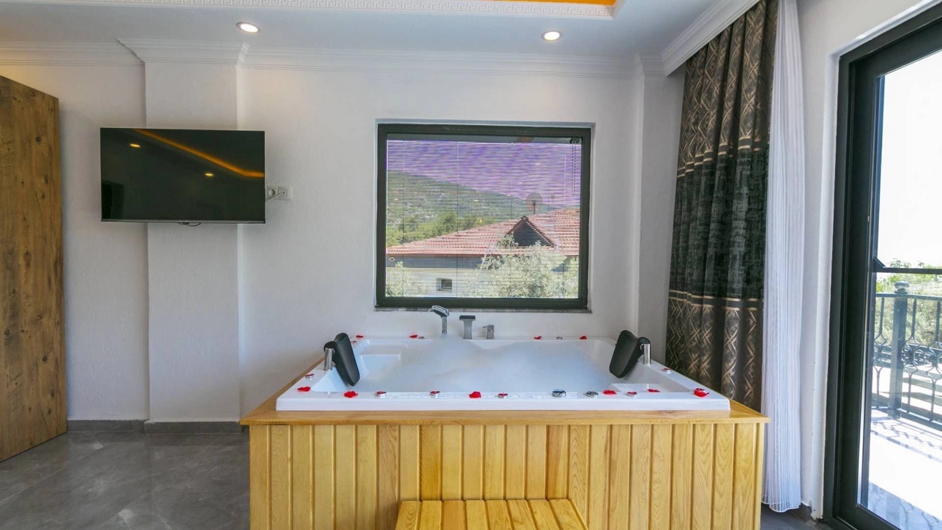 Villa Night Korunaklı Havuz 52