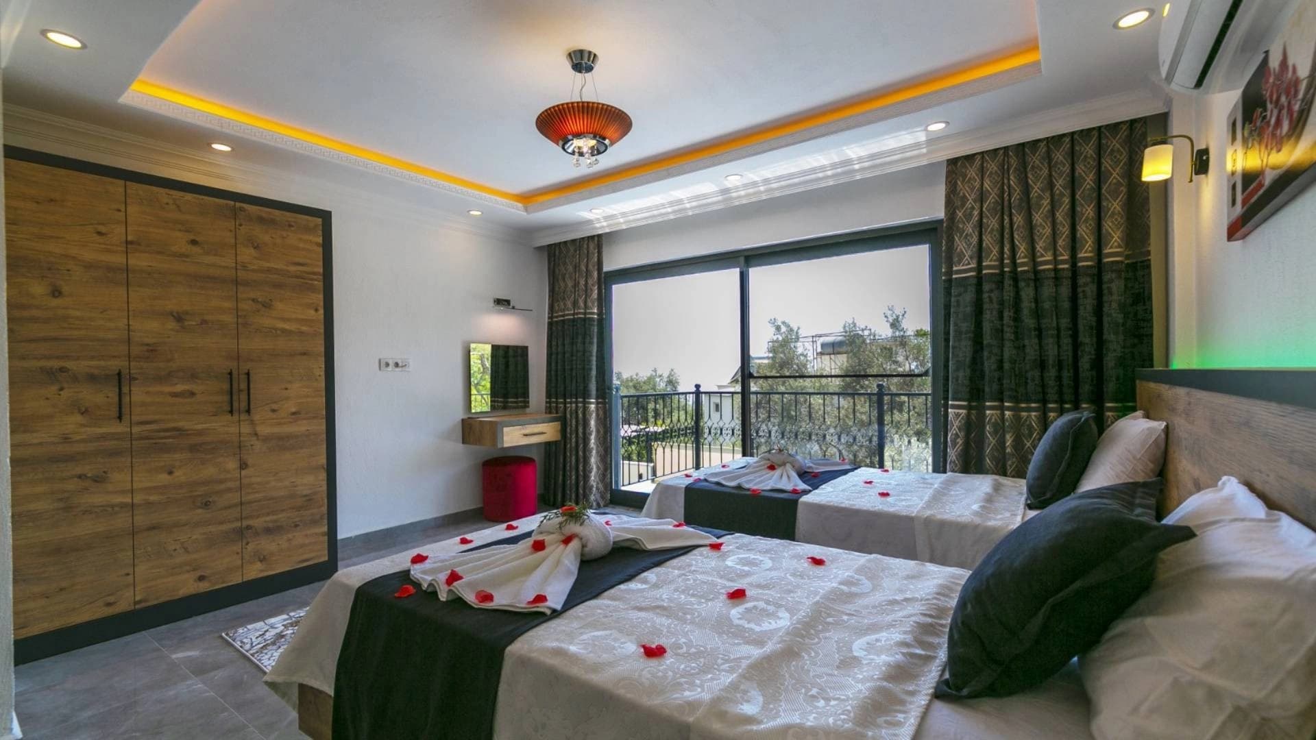 Villa Night Korunaklı Havuz 72