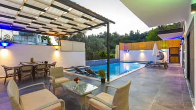 Villa Night Korunaklı Havuz 84