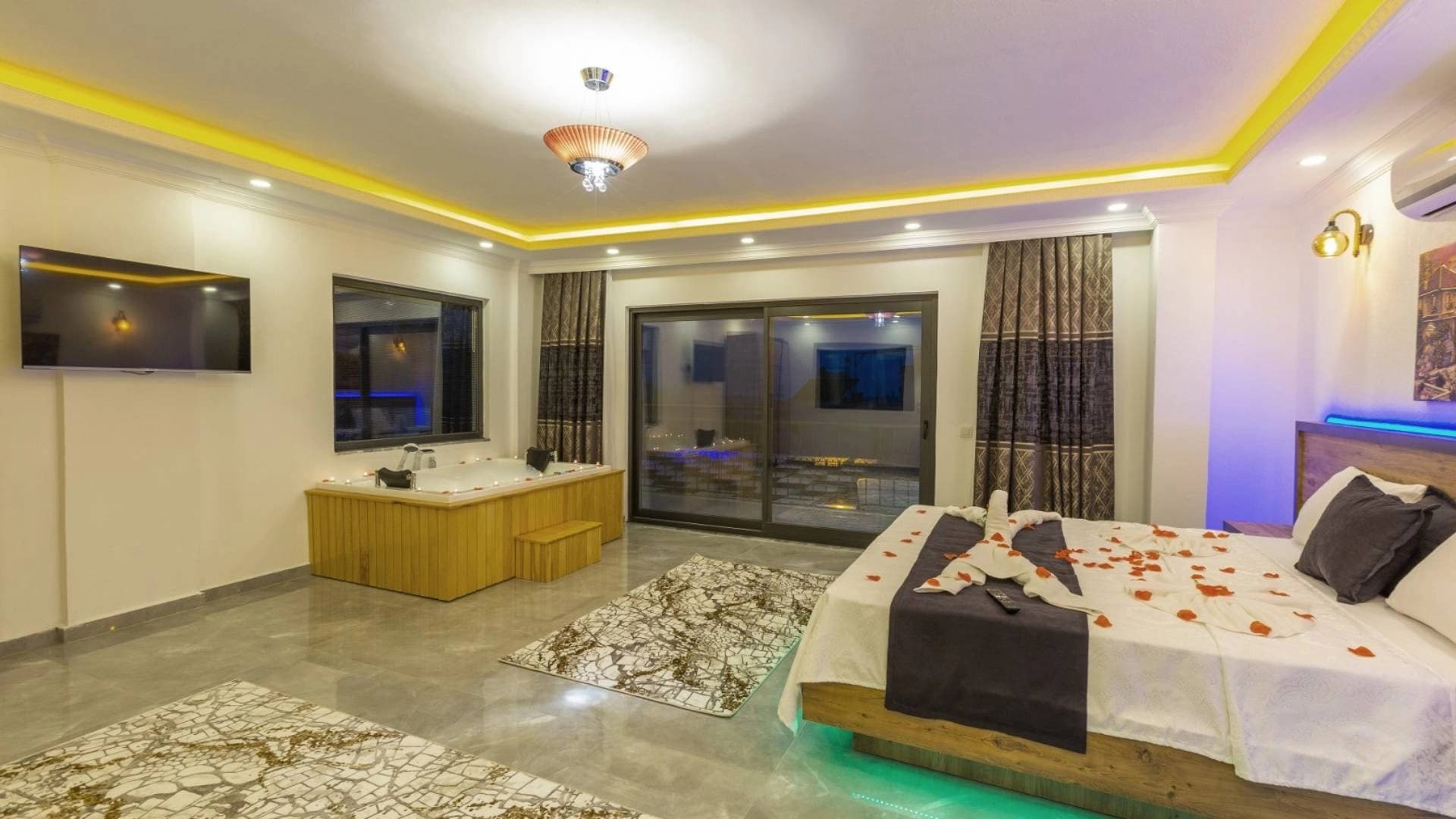 Villa Night Korunaklı Havuz 24