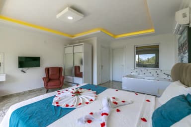 Villa Domino Korunaklı Havuz 11