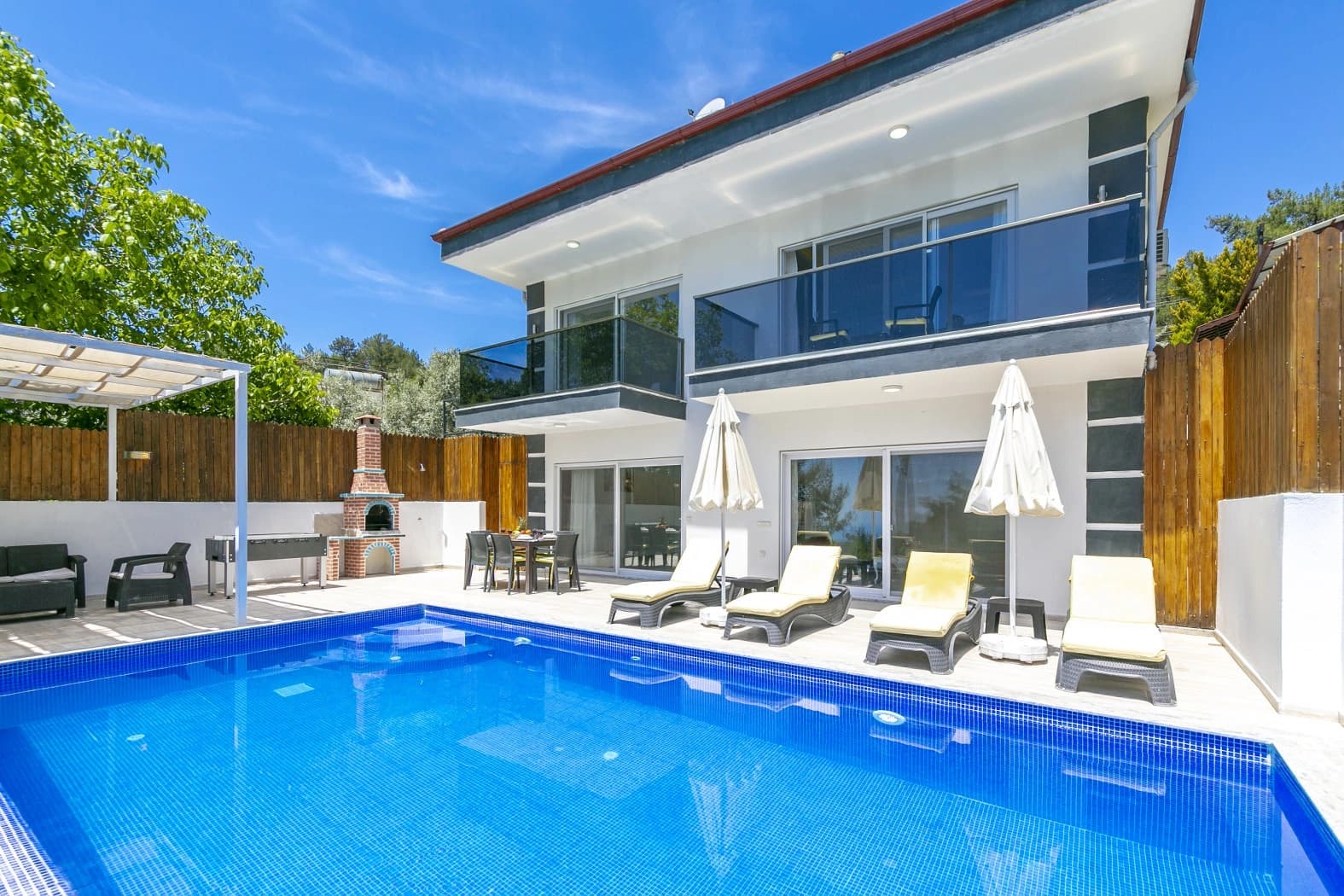 Villa Domino Korunaklı Havuz 37