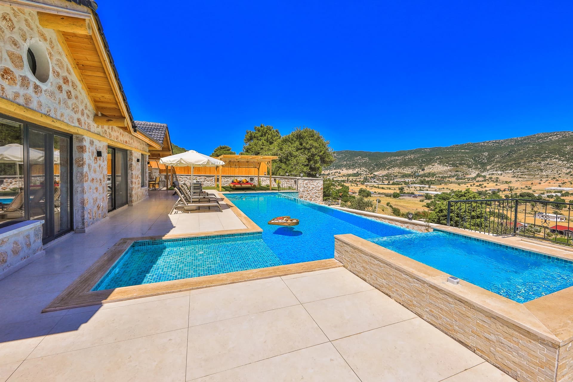Villa Artena Korunaklı Havuz 29