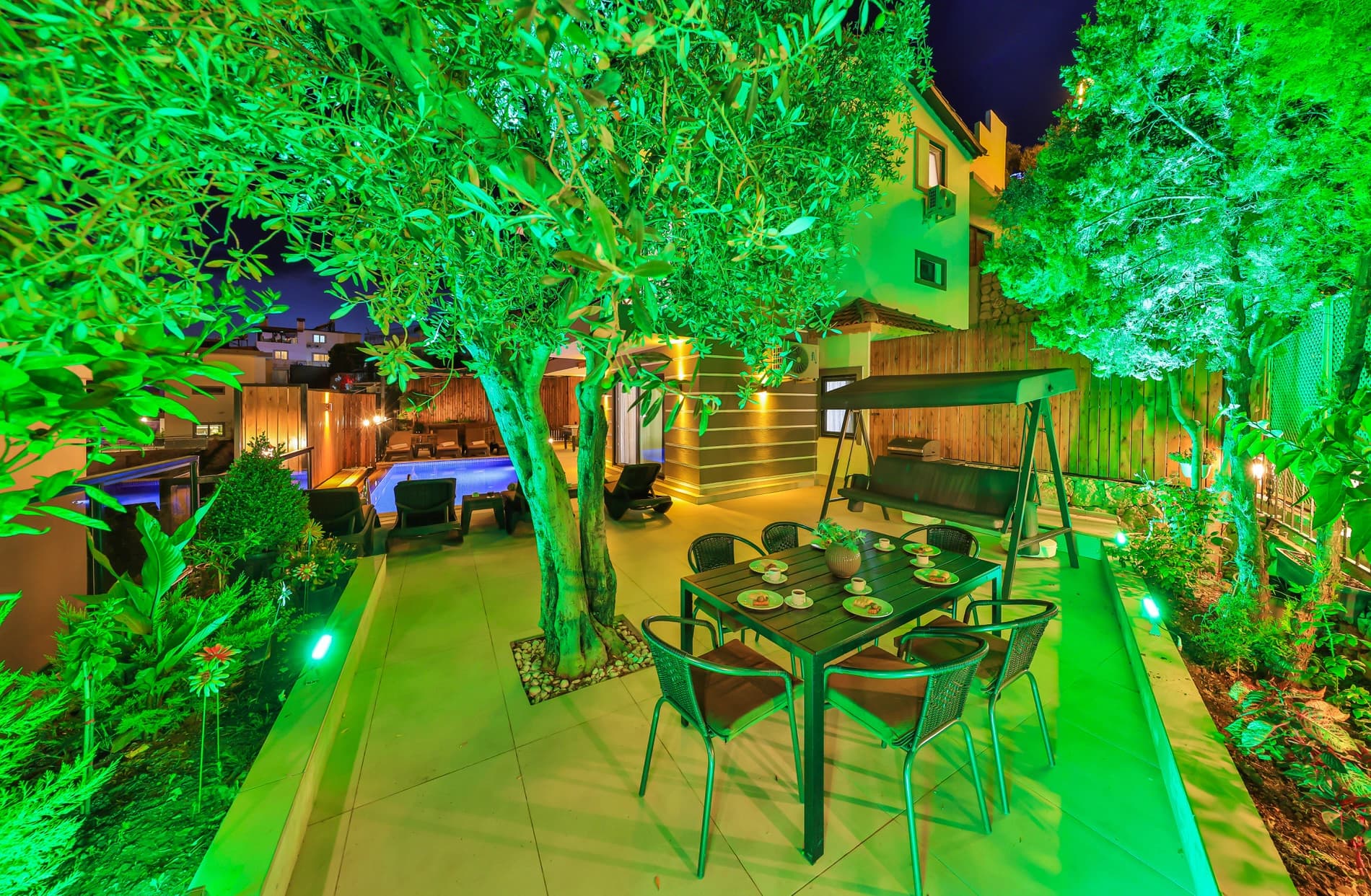 Villa Parle Korunaklı Havuz 98