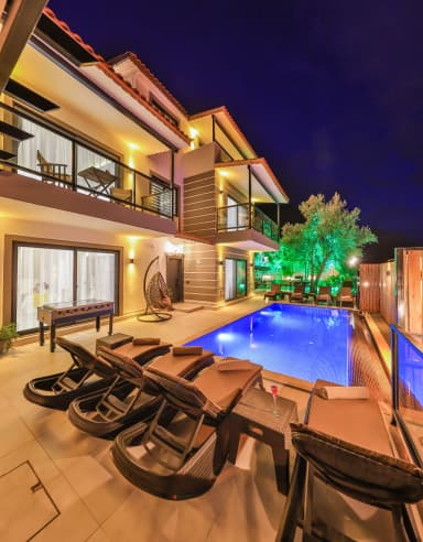 Villa Parle Korunaklı Havuz 42