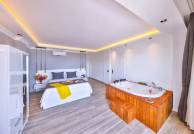 Villa Parle Korunaklı Havuz 16