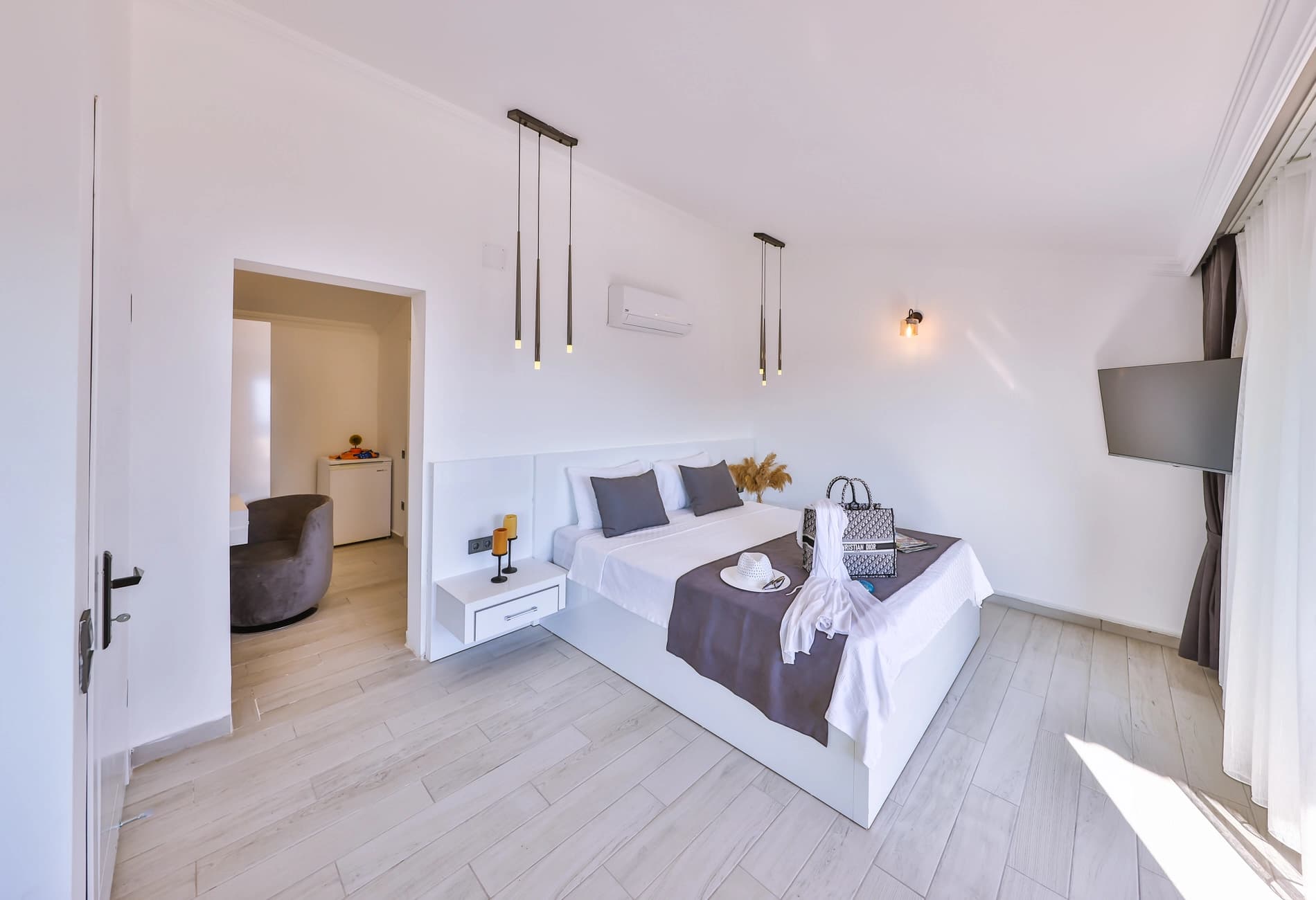 Villa Parle Korunaklı Havuz 44