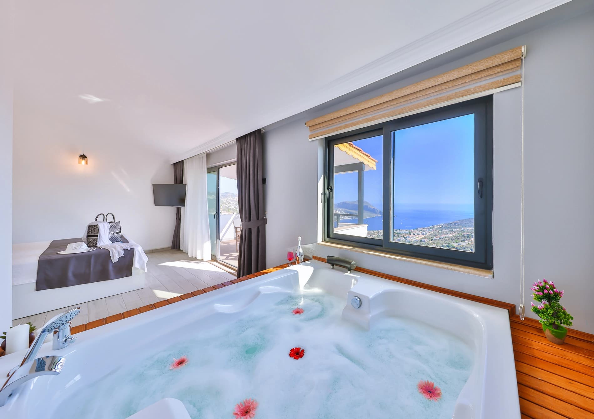 Villa Parle Korunaklı Havuz 72