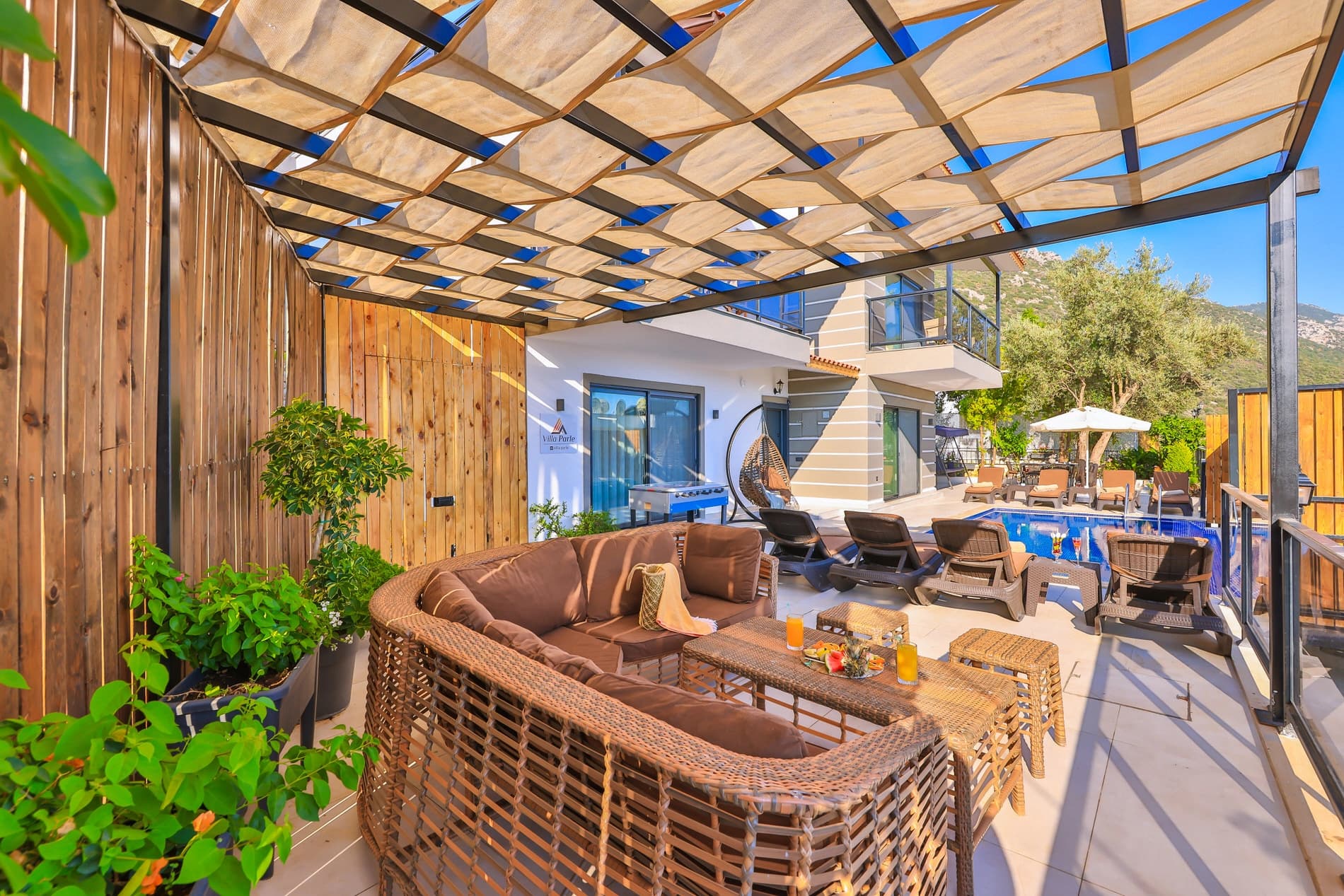 Villa Parle Korunaklı Havuz 84