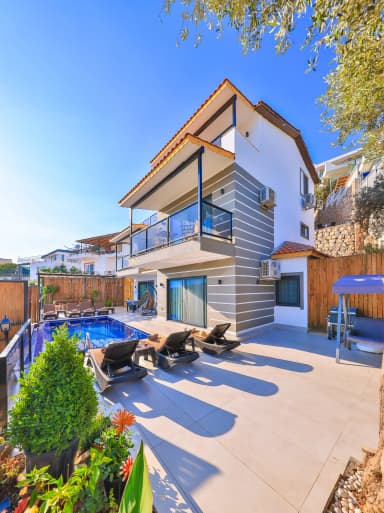 Villa Parle Korunaklı Havuz 28