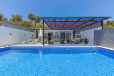 Villa Platin Korunaklı Havuz 29