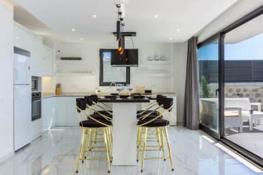 Villa Şira Korunaklı Havuz 83