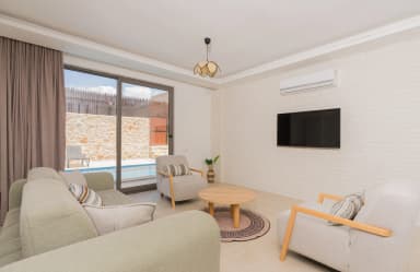 Villa Luvi Korunaklı Havuz 83