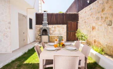 Villa Luvi Korunaklı Havuz 69