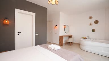 Villa Luvi Korunaklı Havuz 63