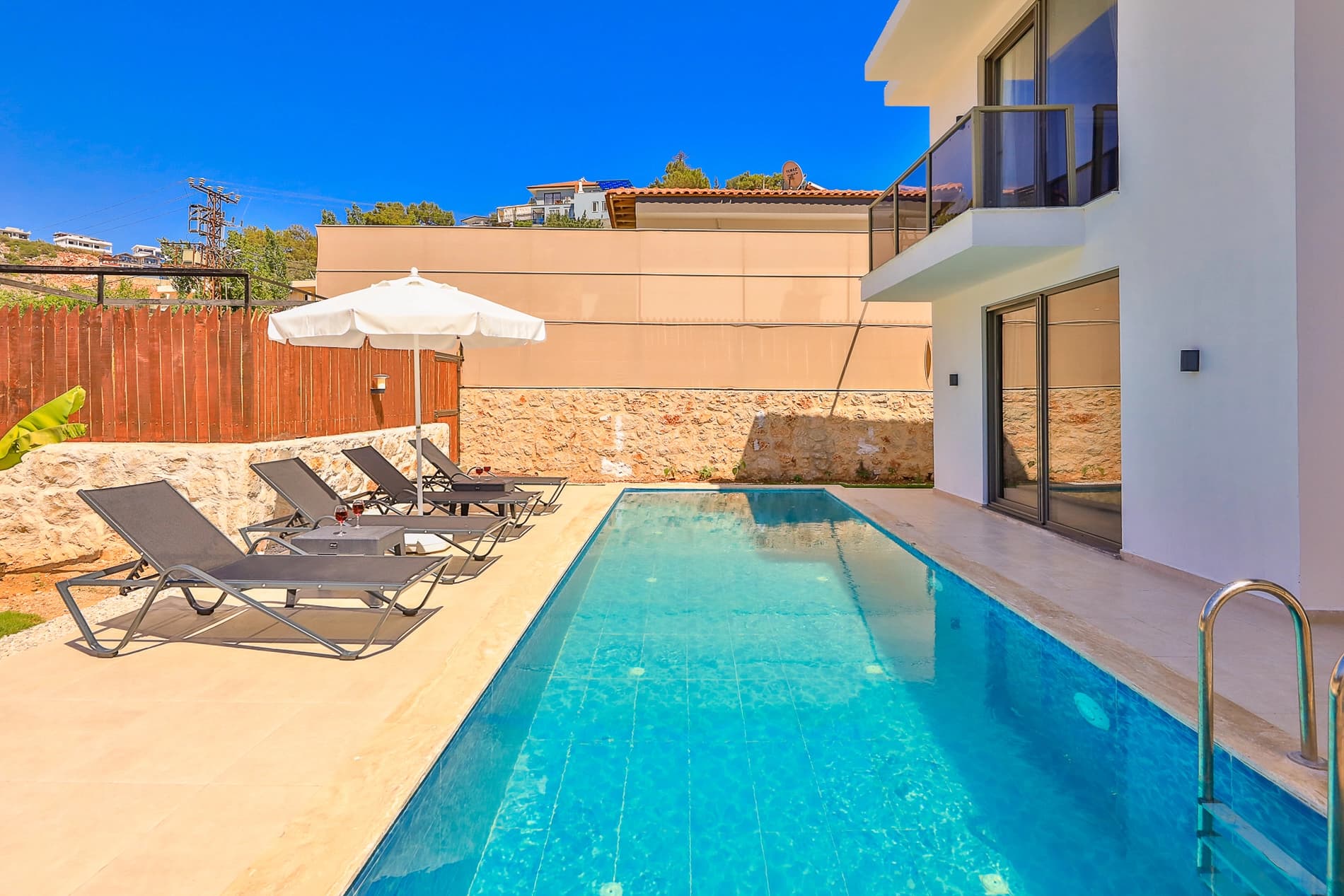 Villa Luvi Korunaklı Havuz 83