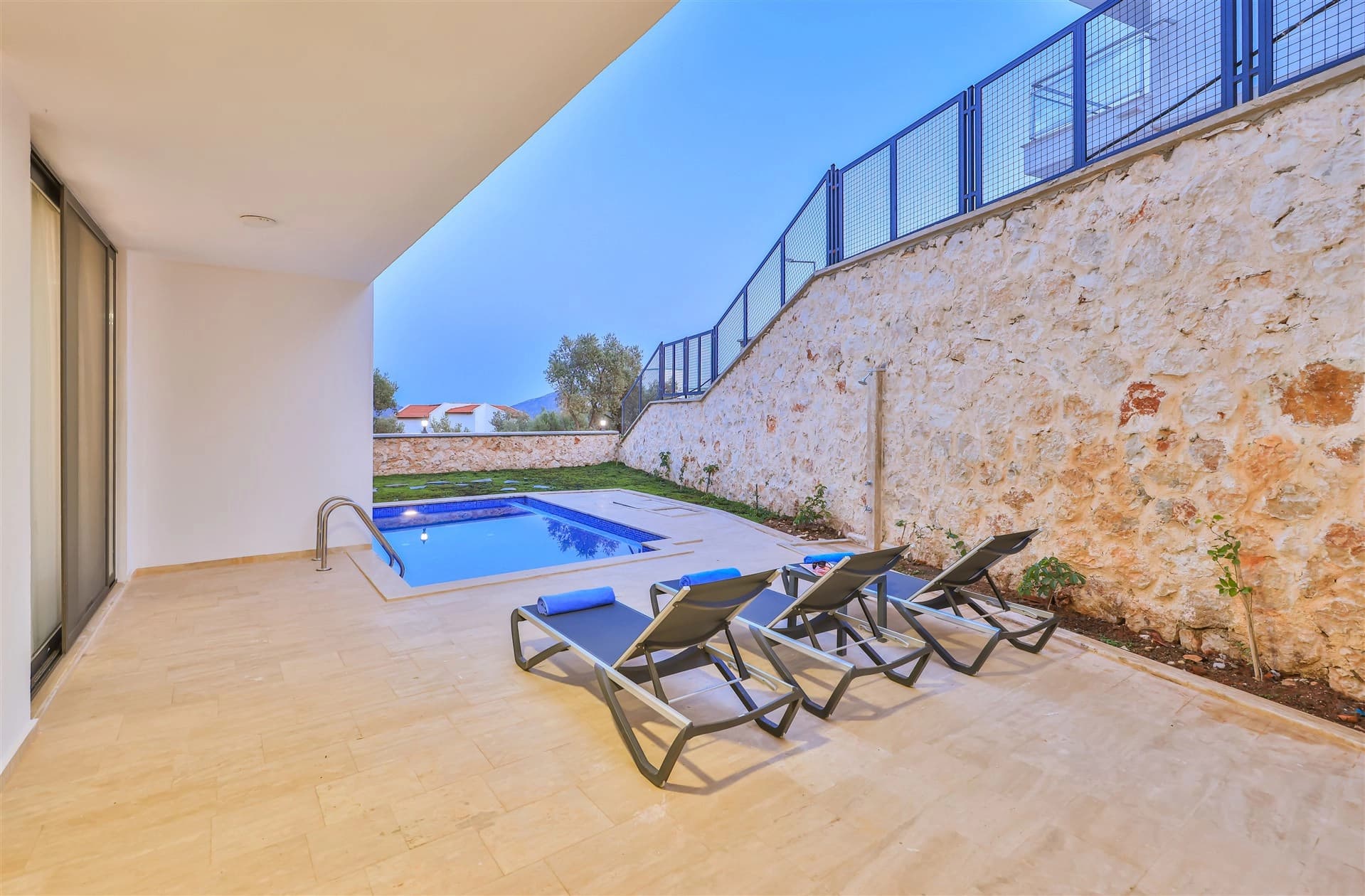 Maksi Apart 1 Kalkan 73