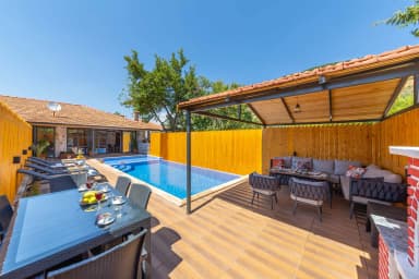 Villa Nostaji Bezirgan Korunaklı Havuz 81