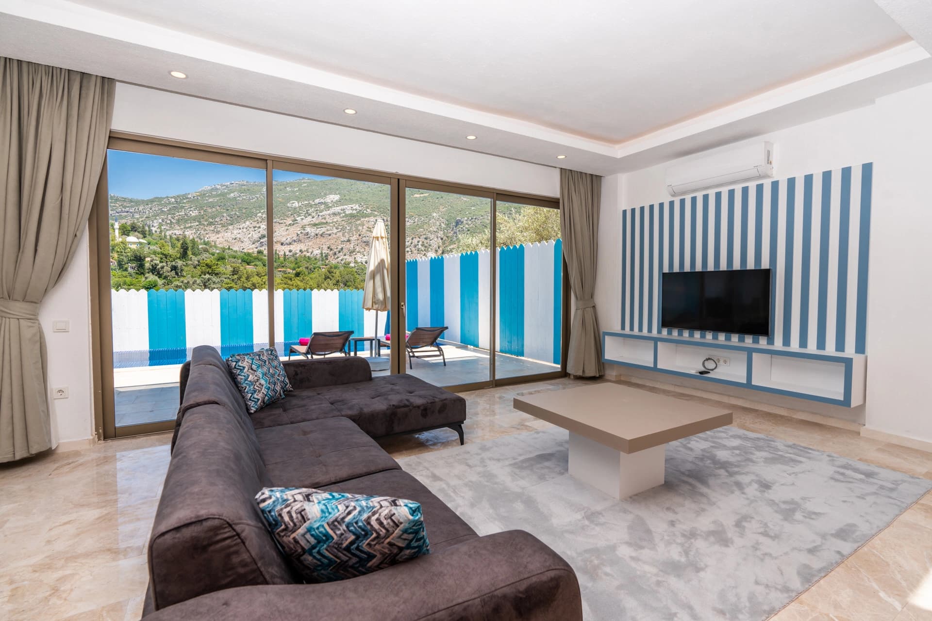 Villa Leon Korunaklı Havuz 83