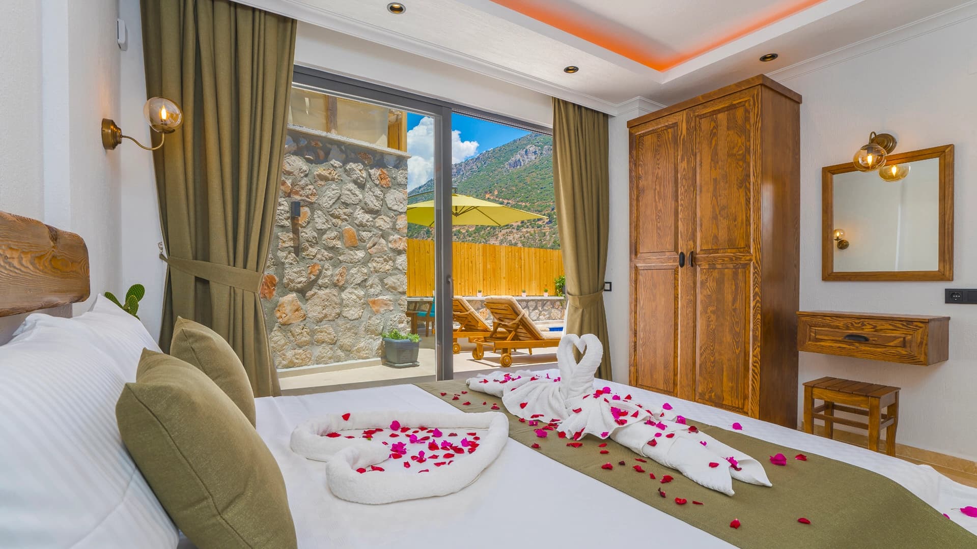 Villa Vivienda Korunaklı Havuz 13