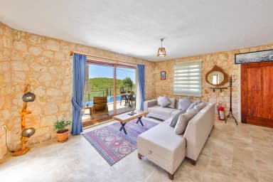 Villa Çınar Ağullu Korunaklı Havuz 85