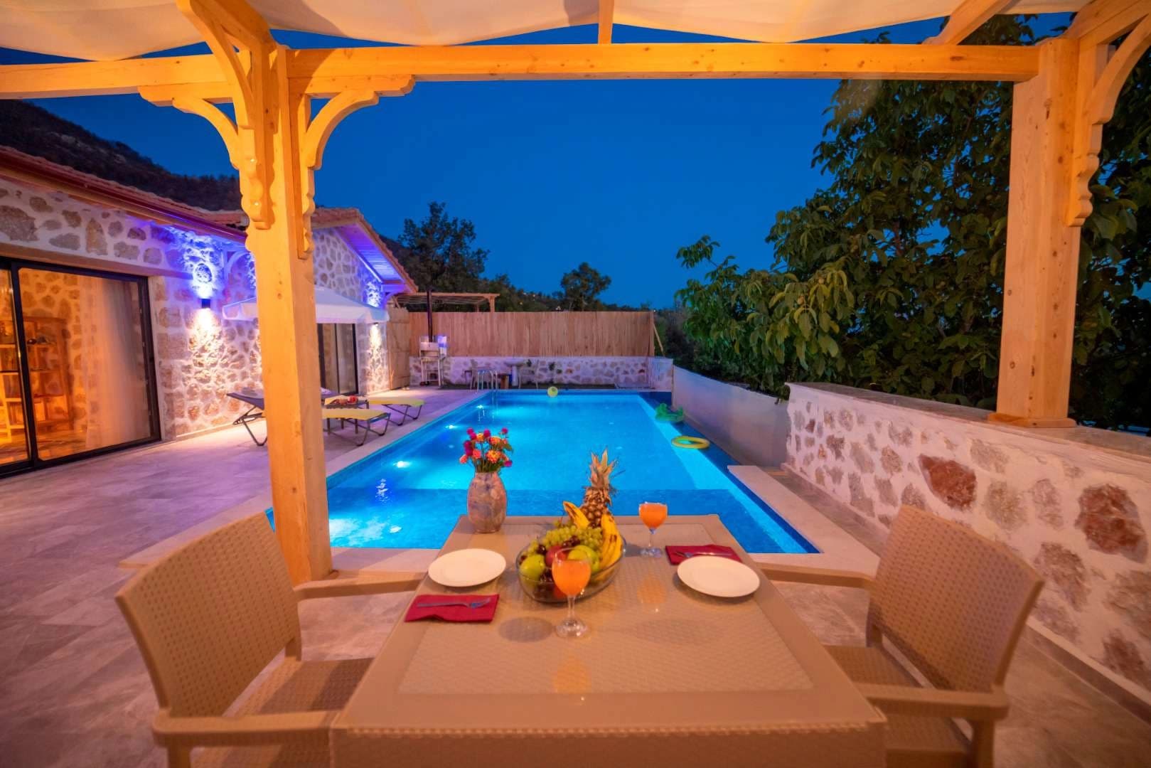 Villa Mercan Üzümlü Korunaklı Havuz 92