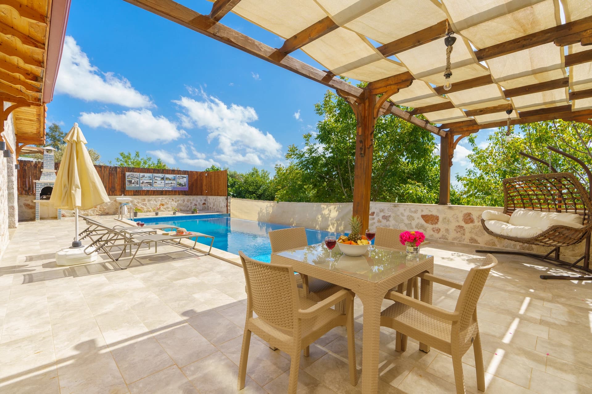 Villa Mercan Üzümlü Korunaklı Havuz 78
