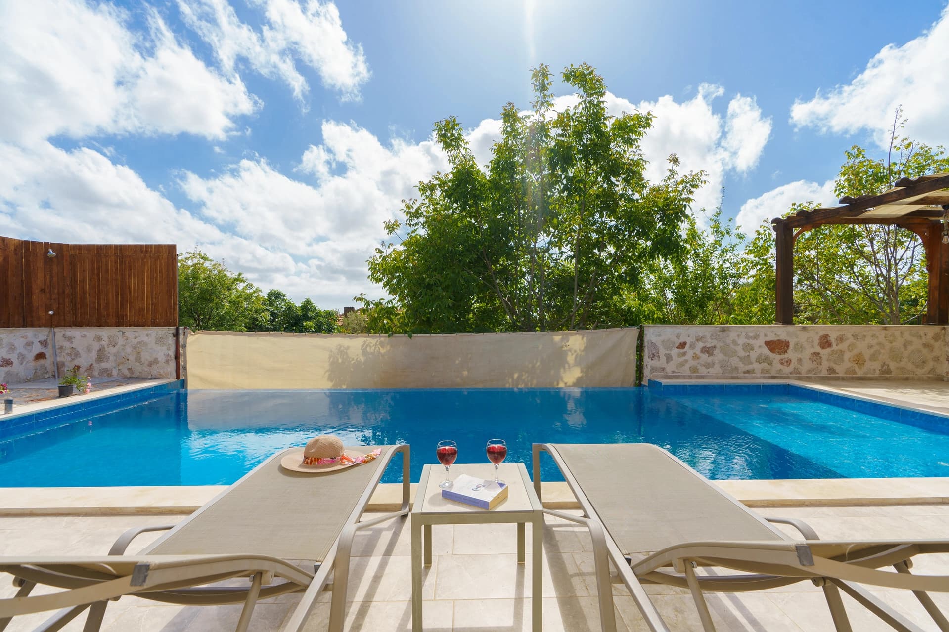 Villa Mercan Üzümlü Korunaklı Havuz 64