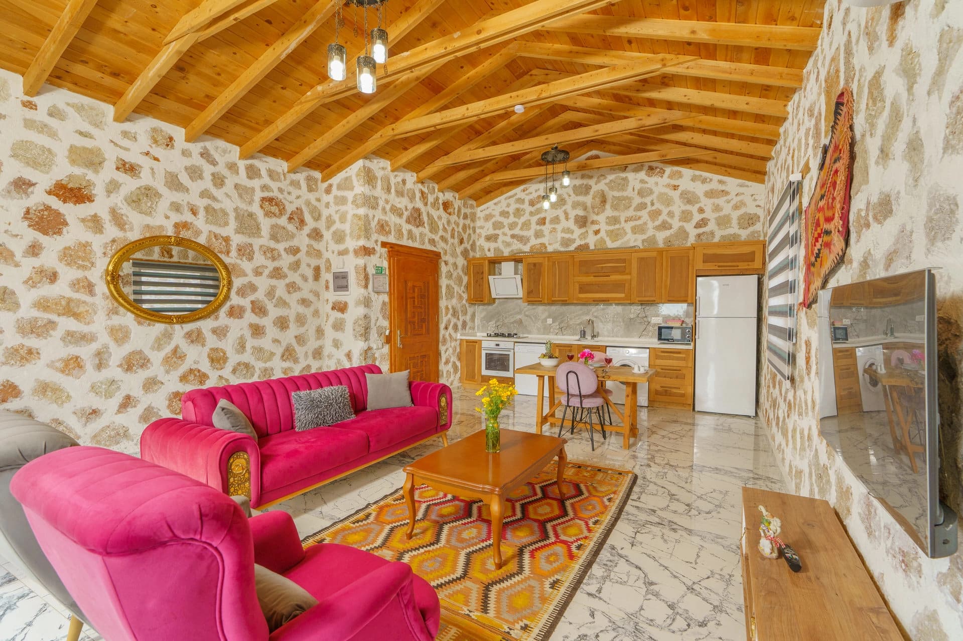 Villa Mercan Üzümlü Korunaklı Havuz 86