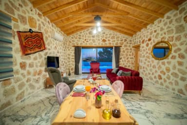 Villa Mercan Üzümlü Korunaklı Havuz 58