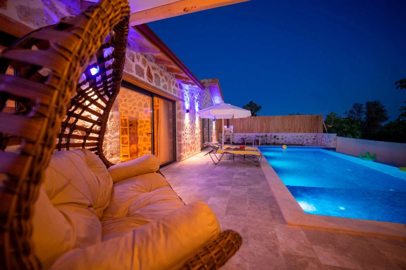 Villa Mercan Üzümlü Korunaklı Havuz 78