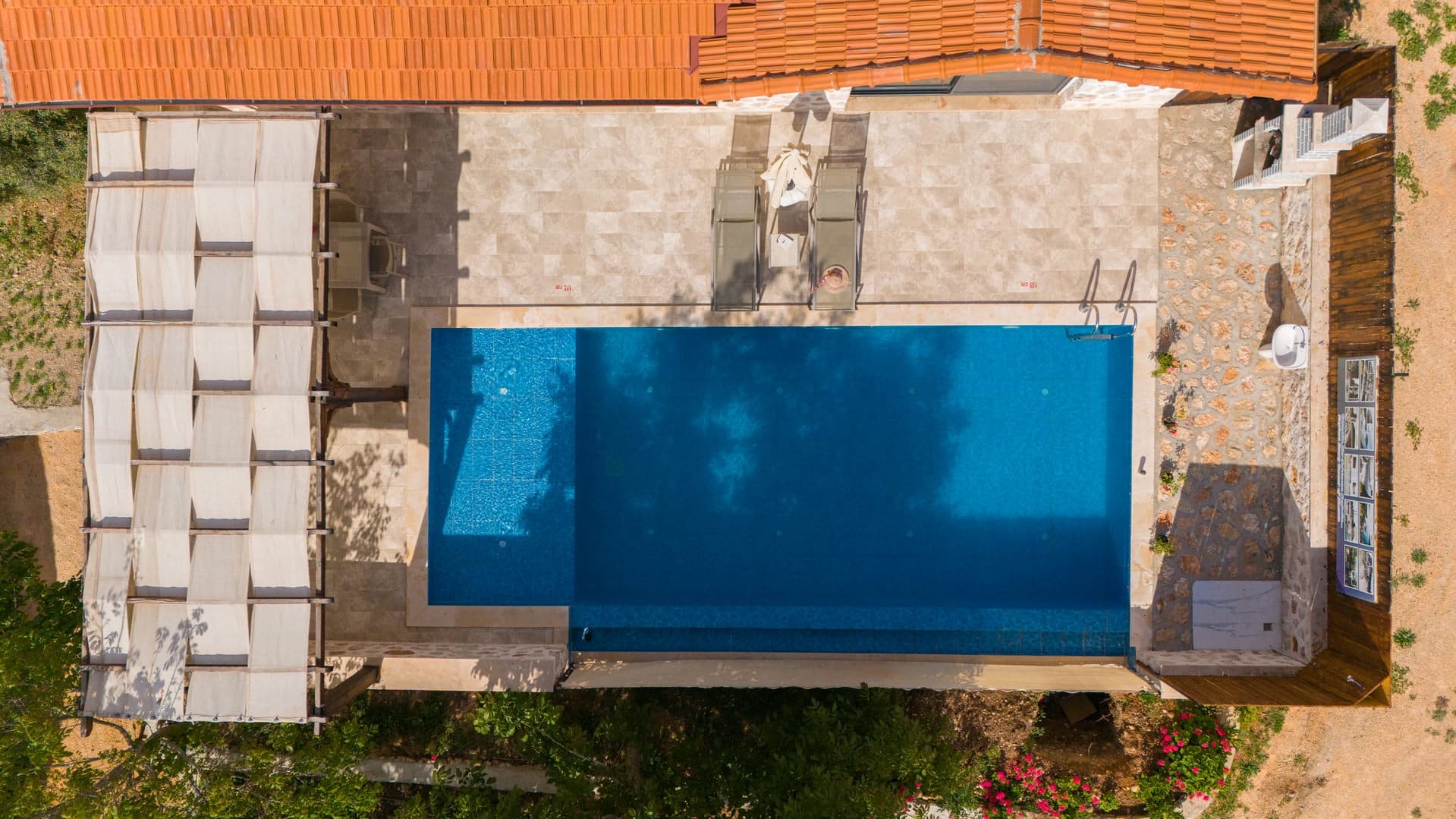 Villa Mercan Üzümlü Korunaklı Havuz 92