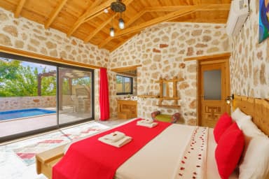 Villa Mercan Üzümlü Korunaklı Havuz 94
